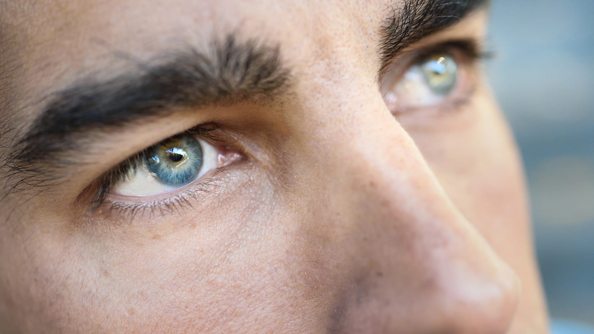 Trasplante de cejas en Neocapilar